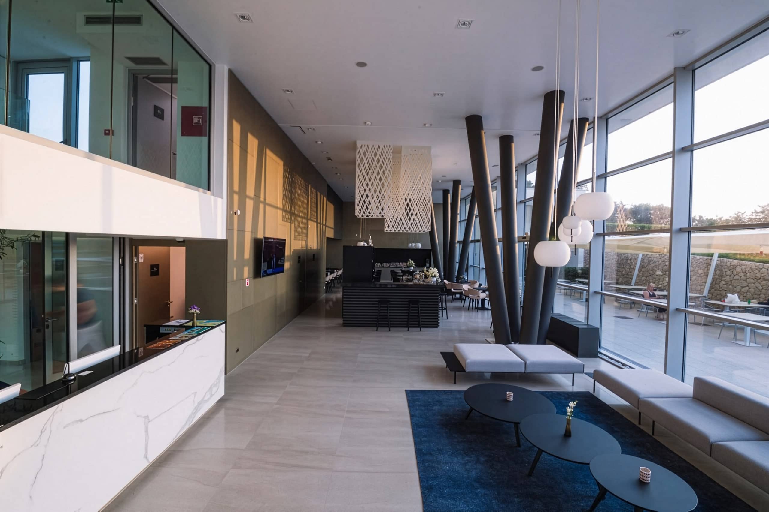 Bar hotel con lampada Kushi Suspension — Joel Hotel, Croazia — KDLN