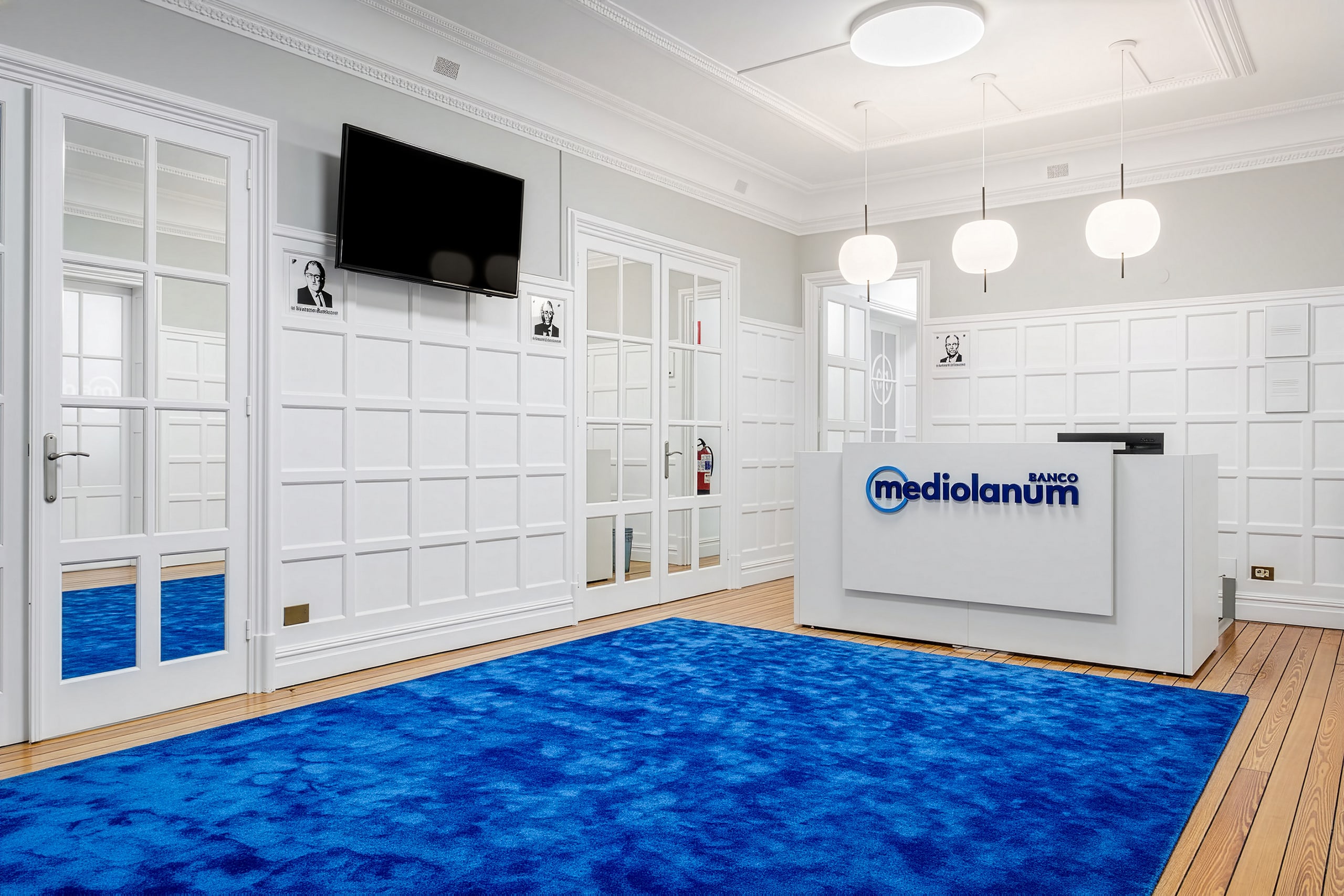 Offices with Kushi Suspension Lamp — Mediolanum Bank, Bilbao — KDLN