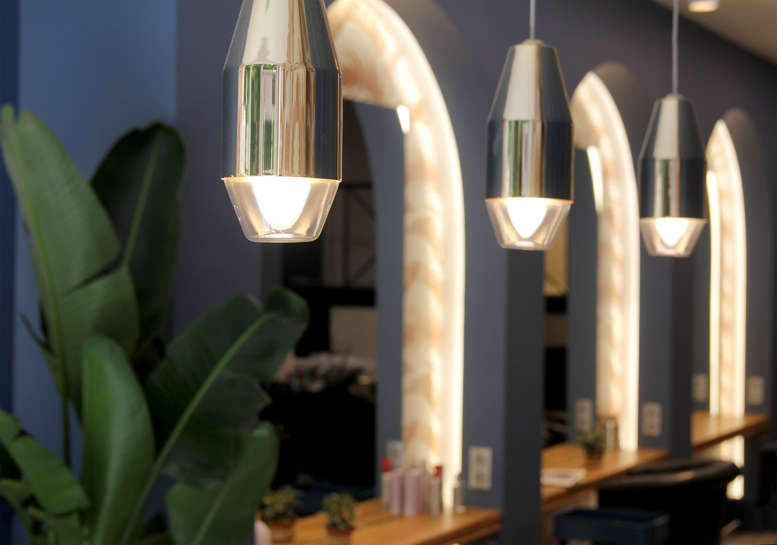 Negozio con lampada Yuma — Nem Beauty Saloon, Bilbao — KDLN