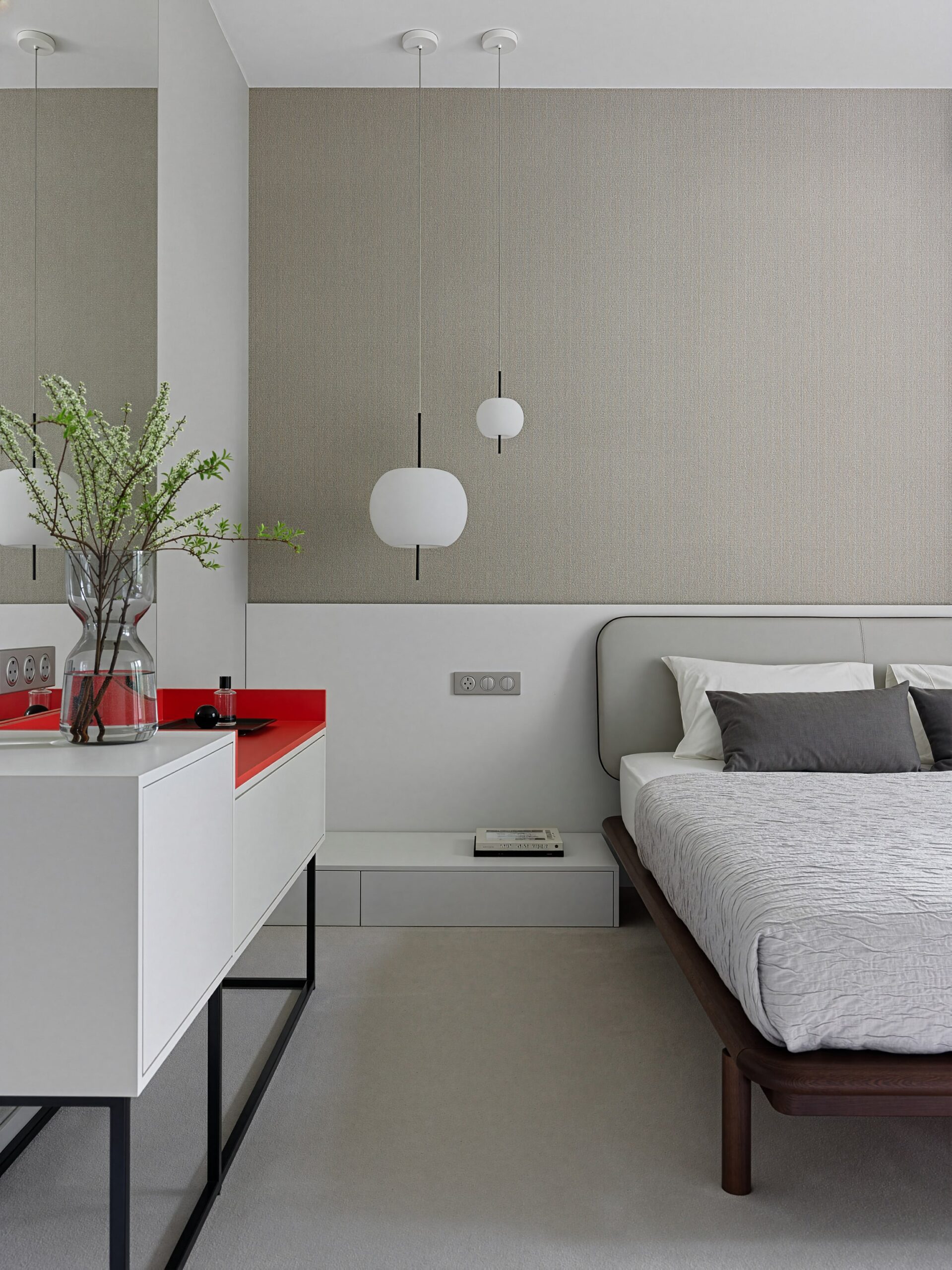 Camera da letto con lampada Kushi Suspension — Private House, Russia — KDLN