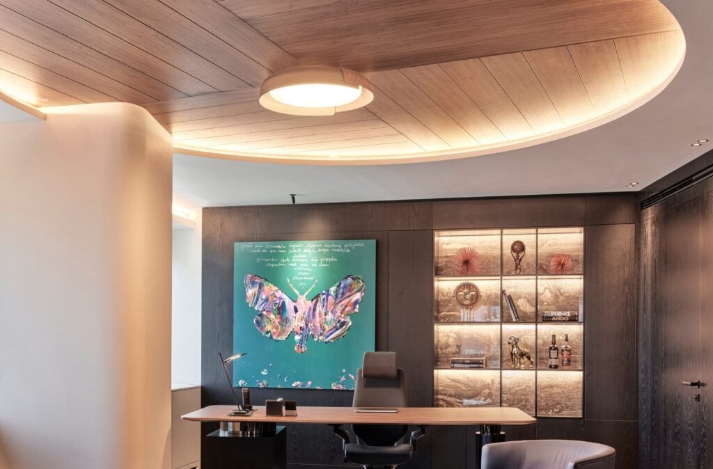 Ufficio con lampada Dala — VeVentures Headquarters, Instanbul — KDLN