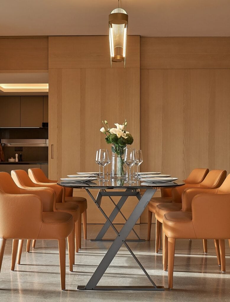 Sala da pranzo con lampada Nami — Beijing Dongzhimen N.8, Beijing — KDLN