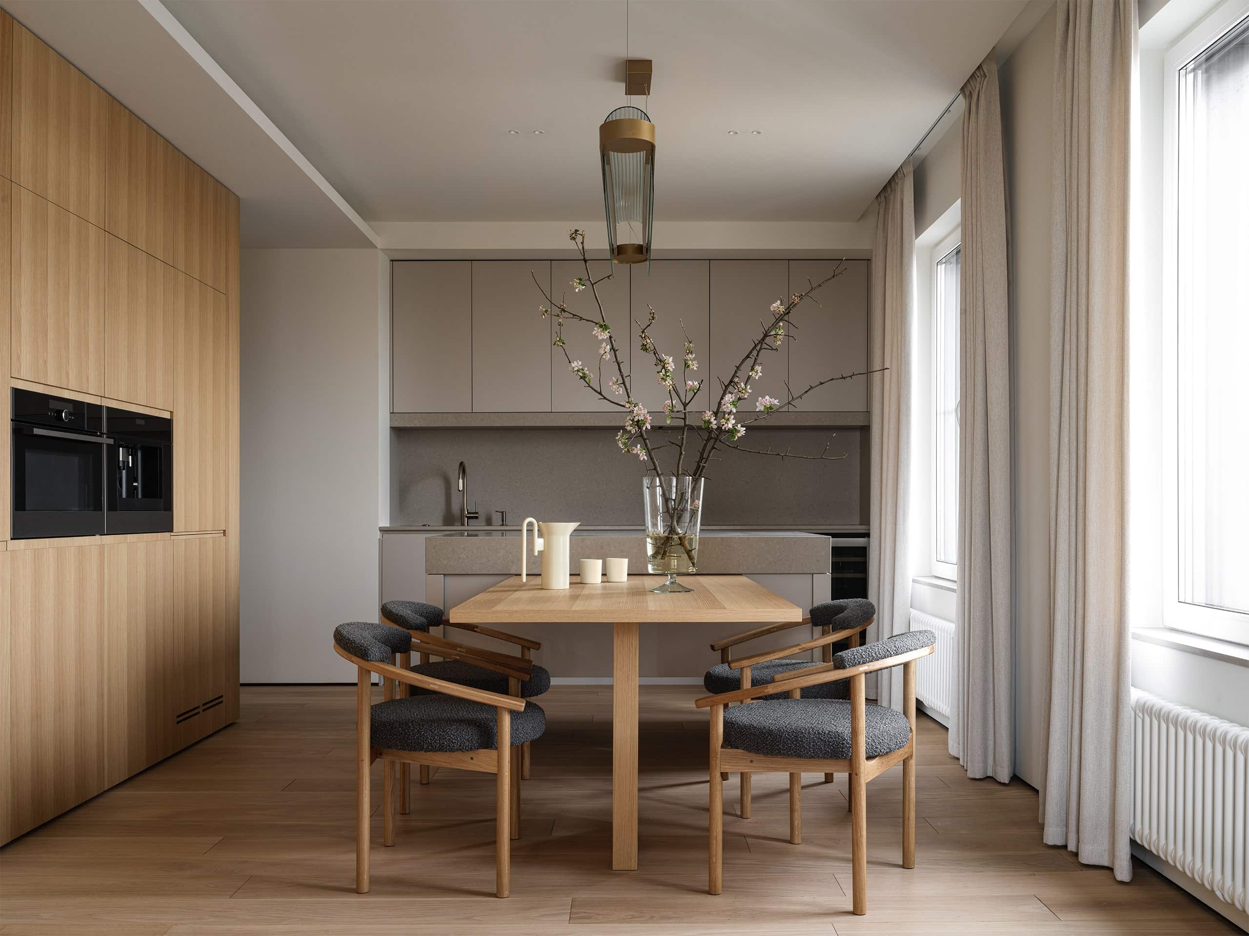 Dining room with Nami lamp — Private House, Odincovo — KDLN