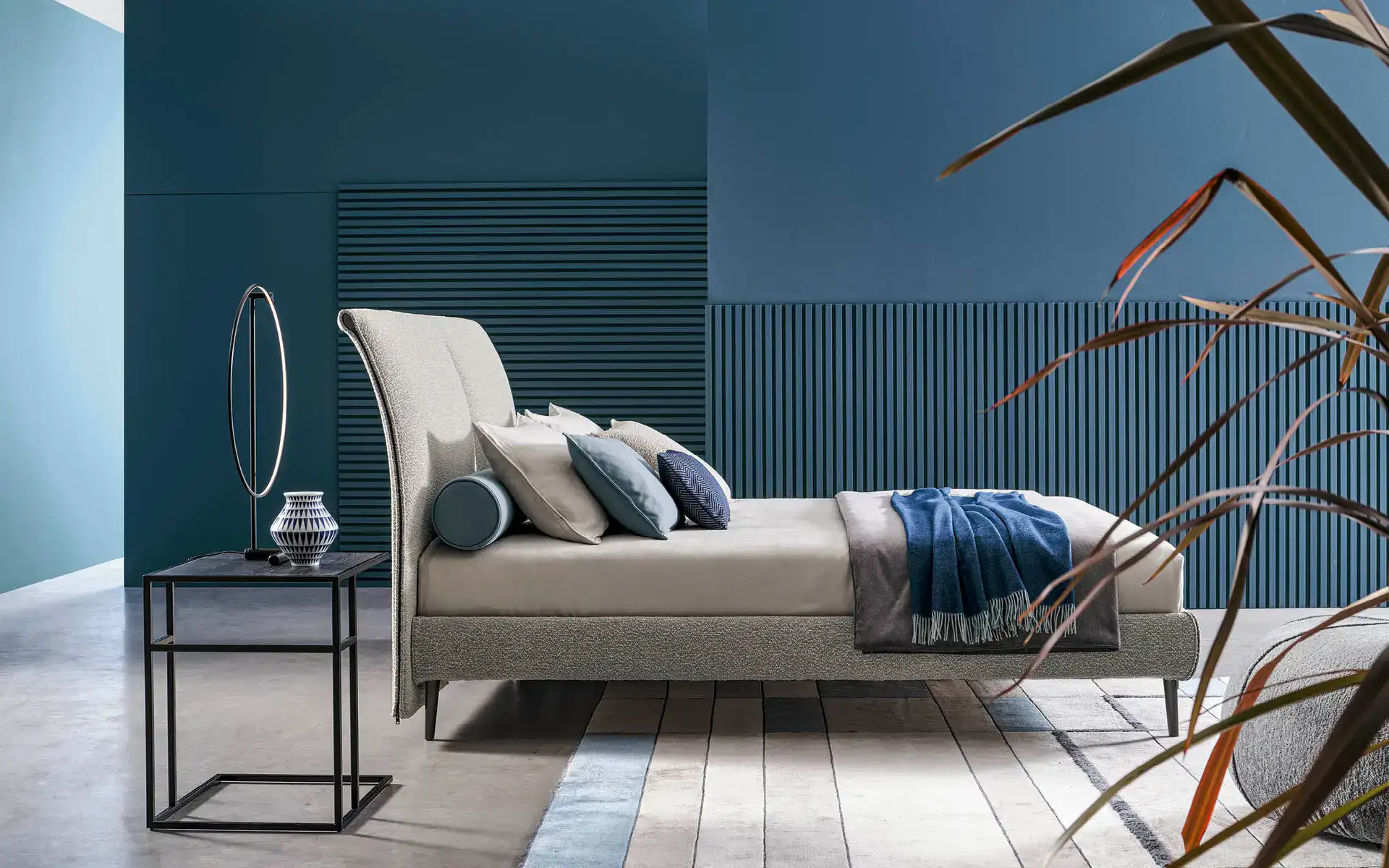 Lampada da parete moderna in stile minimalista per soggiorno elegante.