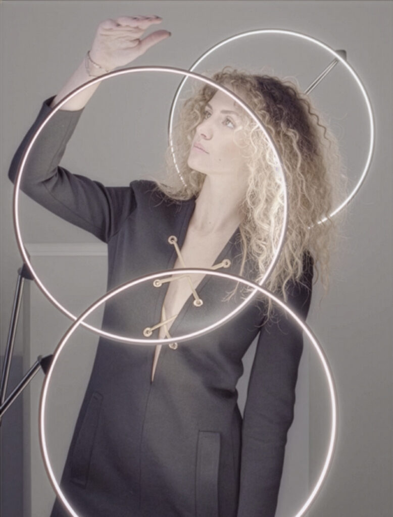 Architectures of light. Poise