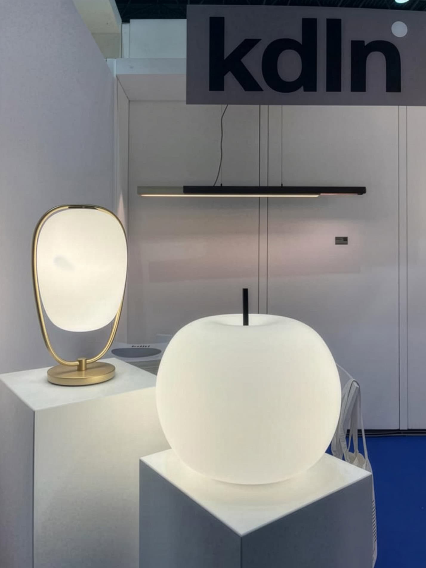 Luci da tavolo e da parete moderne in materiali innovativi, design minimalista, esposizione BD|NY 20.
