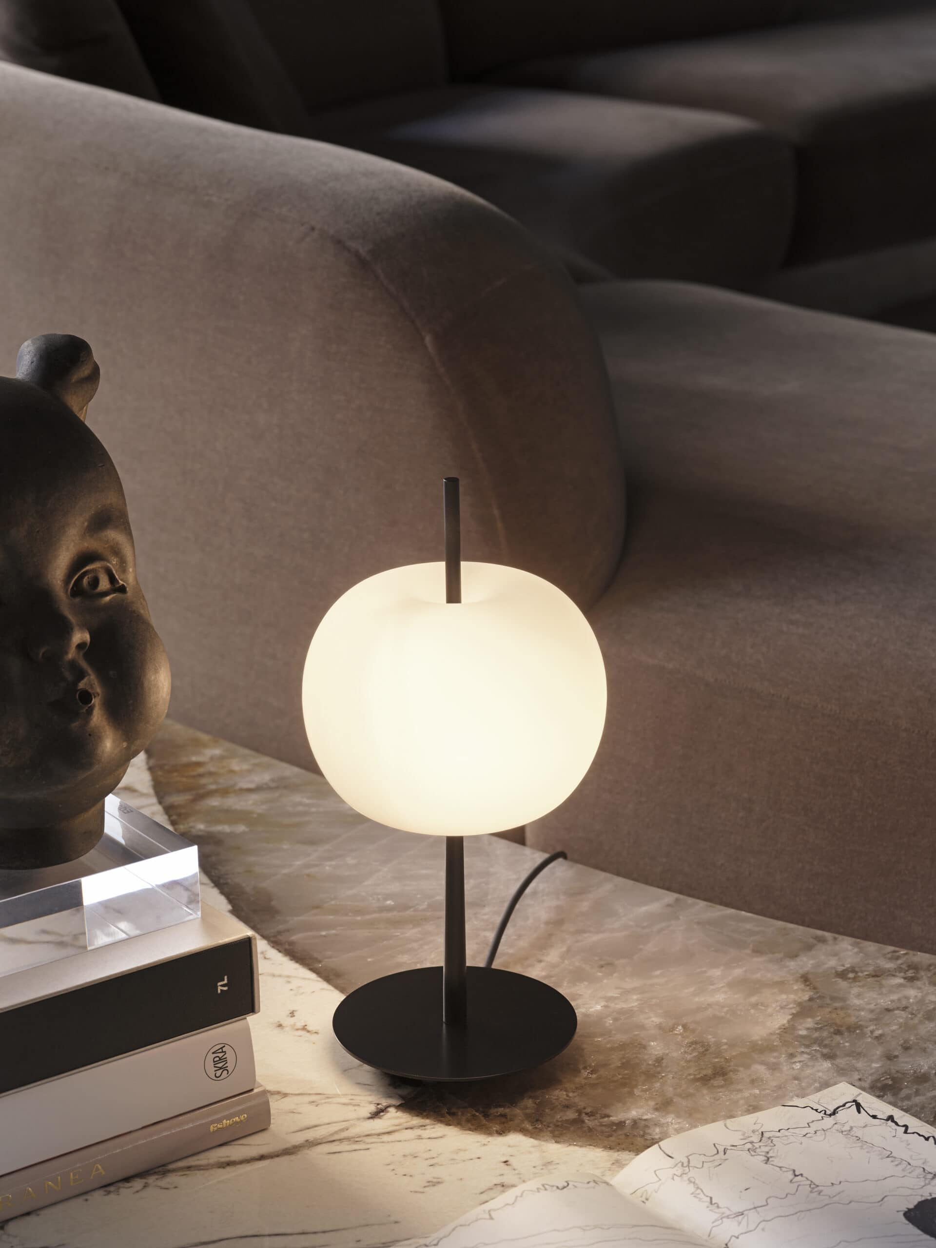 Living con lampada Kushi 10th