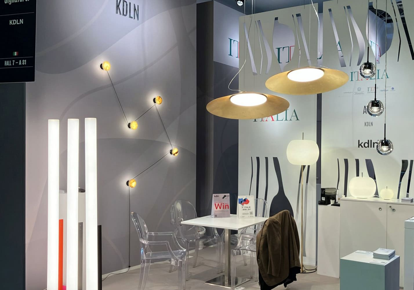 Stand Maison&Objet 2025 con lampade Model T Azou Kate Suspension