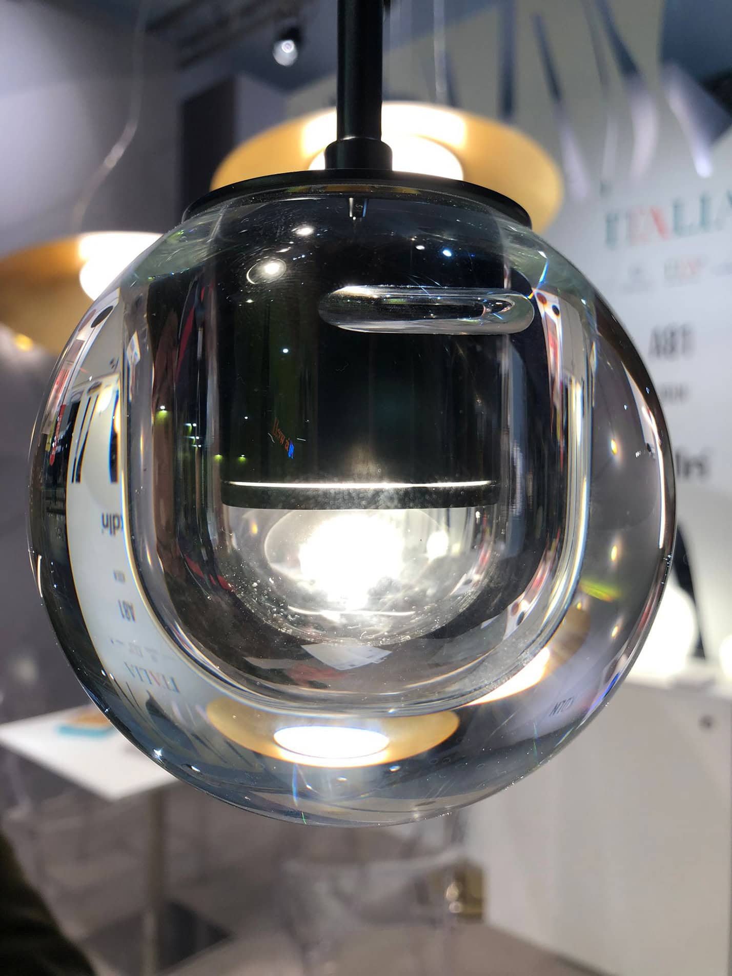 Vetro trasparente e design moderno di lampada a sospensione Maison&Objet 2025.