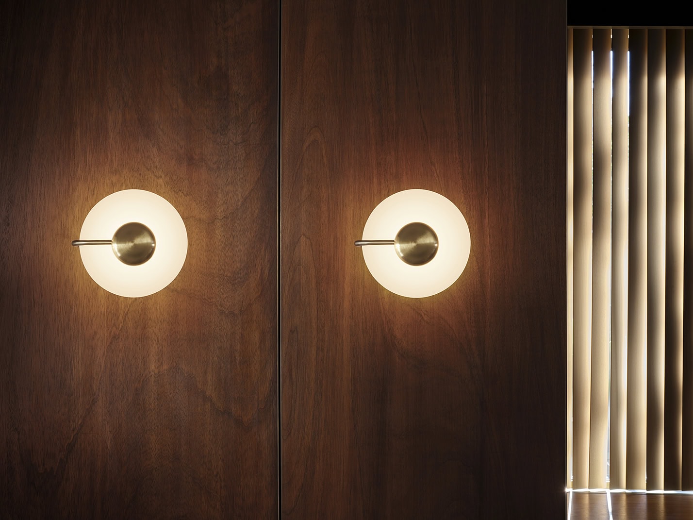 Parete con lampada Tratto Wall